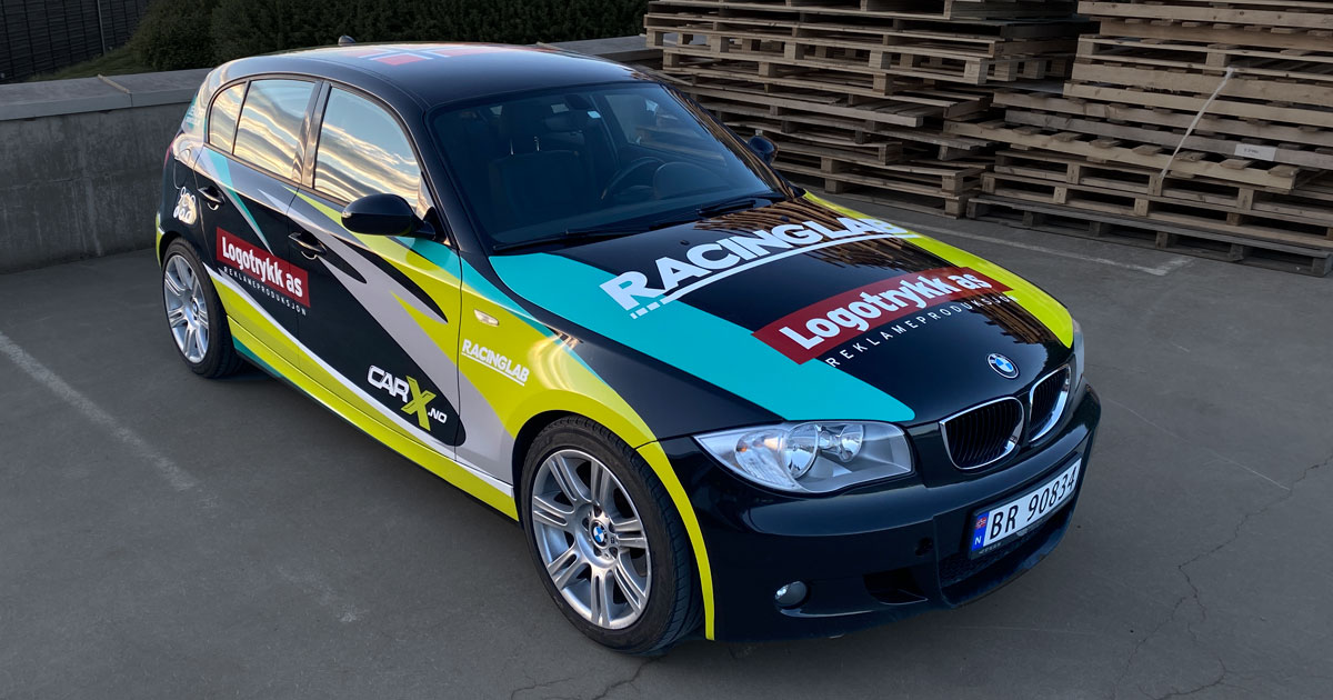 BMW 1 med sponset racing dekor